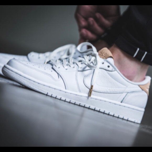 Air Jordan Retro 1 Low OG Premium, NWB&Docs⛹‍♂️! - Picture 6 of 8